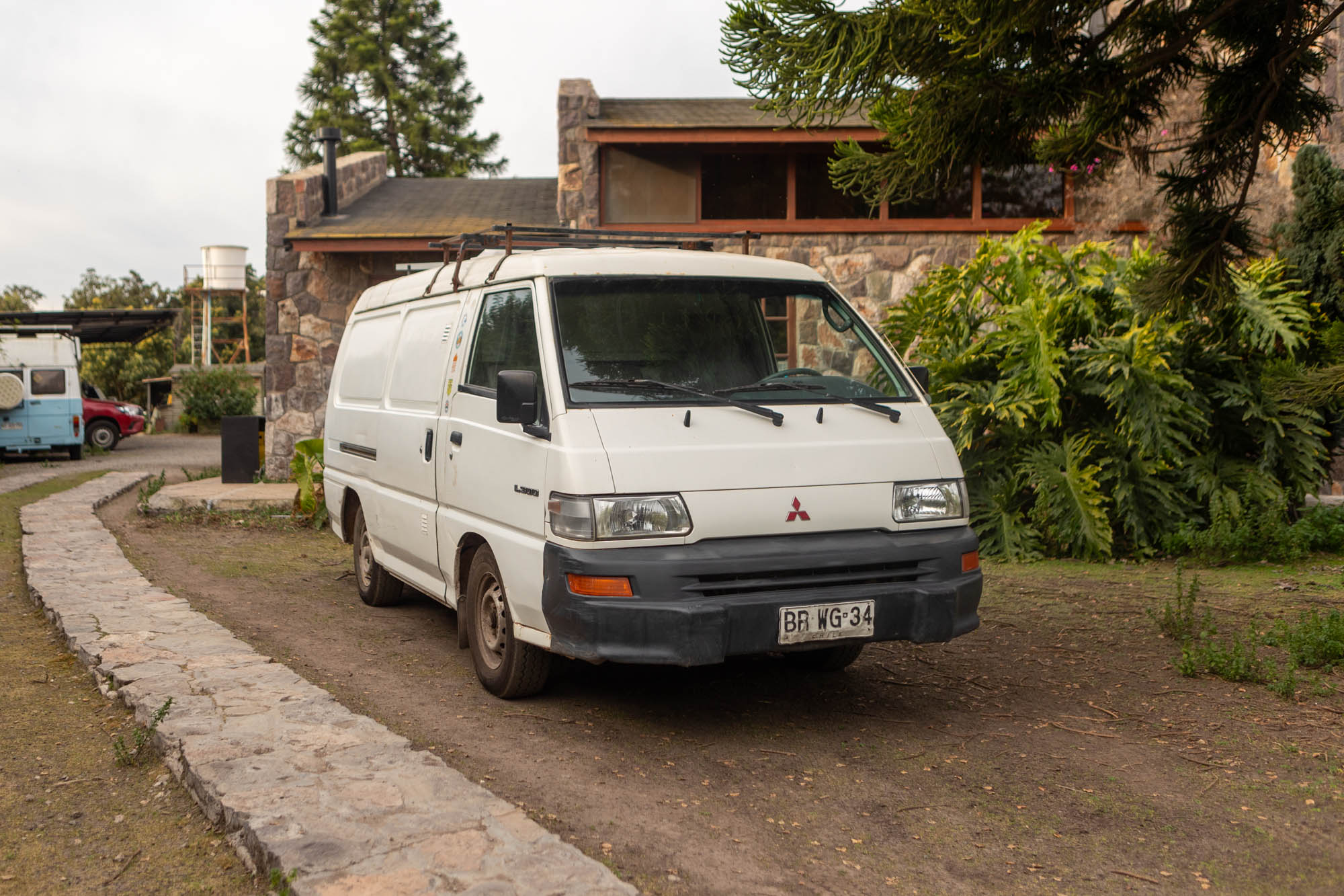 2009 MITSUBISHI L300